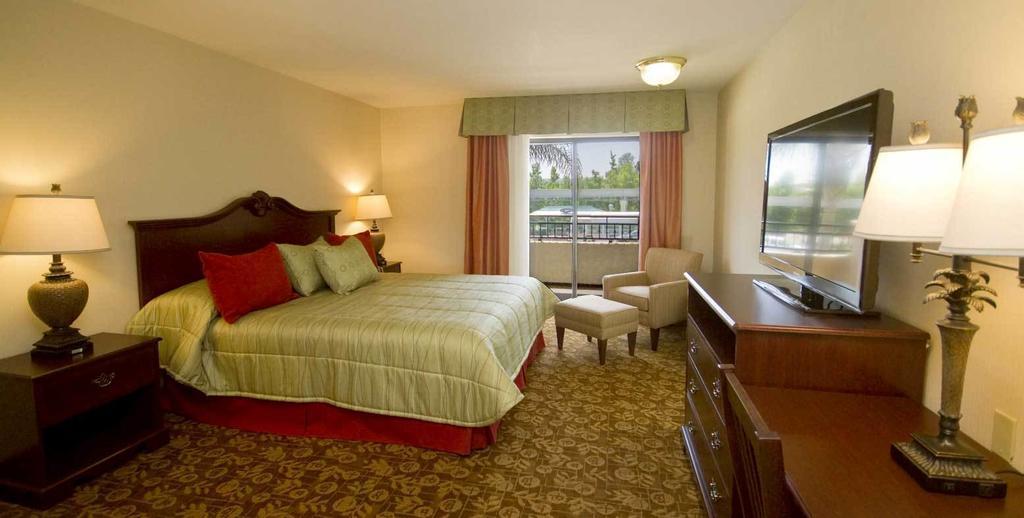 Tropicana Inn & Suites Anaheim Bagian luar foto