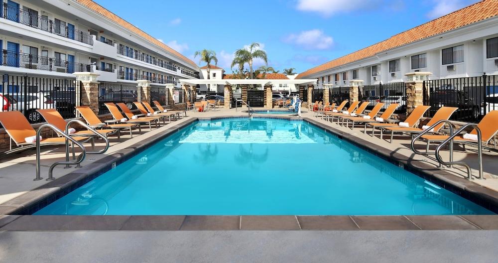 Tropicana Inn & Suites Anaheim Bagian luar foto