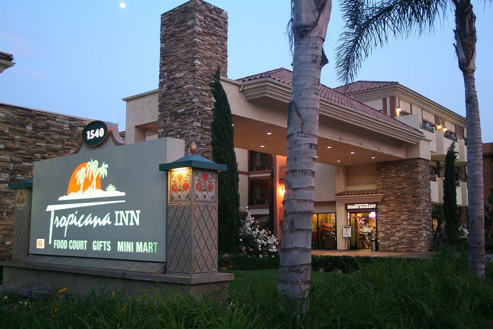 Tropicana Inn & Suites Anaheim Bagian luar foto