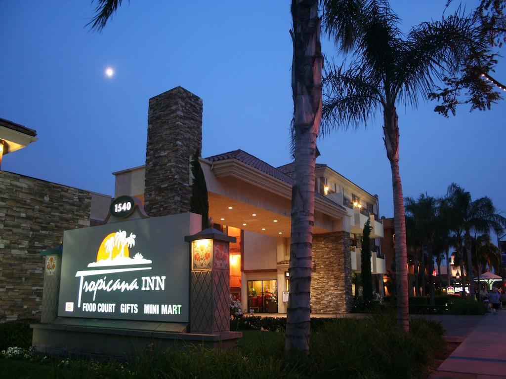 Tropicana Inn & Suites Anaheim Bagian luar foto
